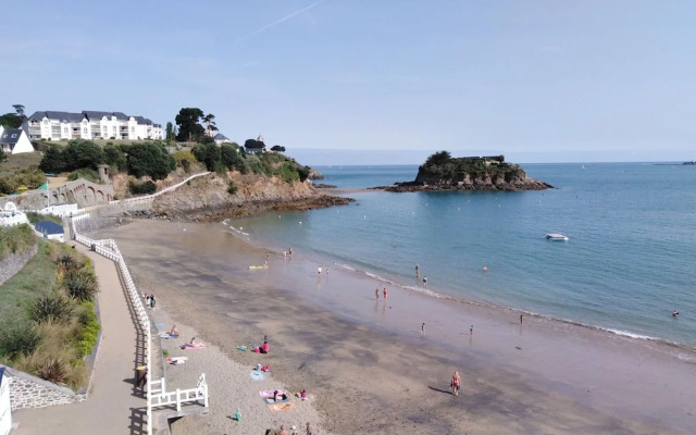 Unusual Duplex With Garden