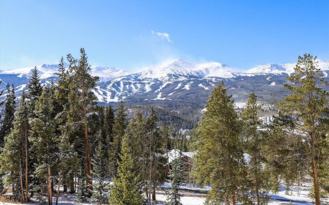 Rounds Retreat 4 Bedroom Home by RedAwning