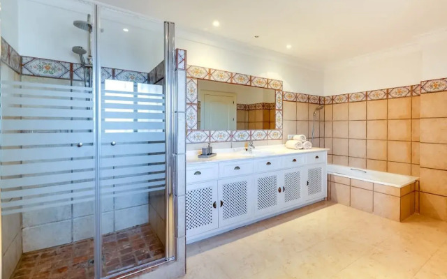 All About Casa Roca