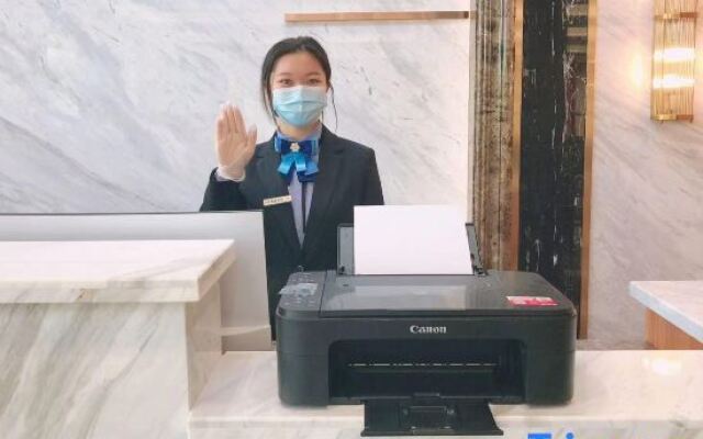 Zhongzhisheng Hotel (Zhaoqing East Railway Station Dinghushan Scenic Area)