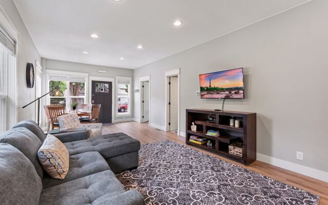 Cozy Chic Home In Downtown Loveland!