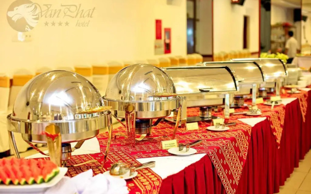 Van Phat Riverside Hotel