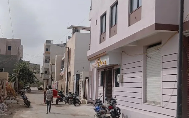 Hotel Darshan Palace - Near Dwarka Railway Station & Shree Dwarkadhish Temple