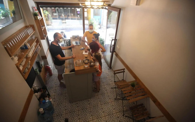 Kinzi House