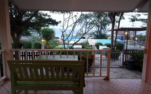 Insook Ko Larn Guesthouse