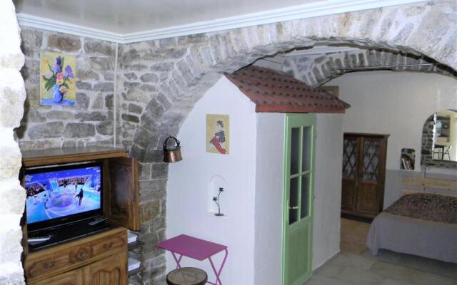 Atypique-ancienne grange de 48 m²