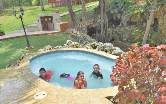 Isabela Villa Bonita - Vacation & Event Venue Sleeps 50!