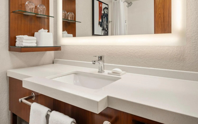Delta Hotels by Marriott Minneapolis Northeast