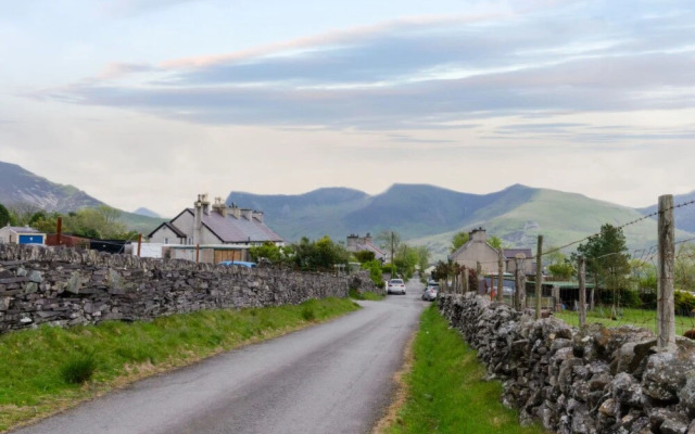 Fron Y Fron in Y Fron