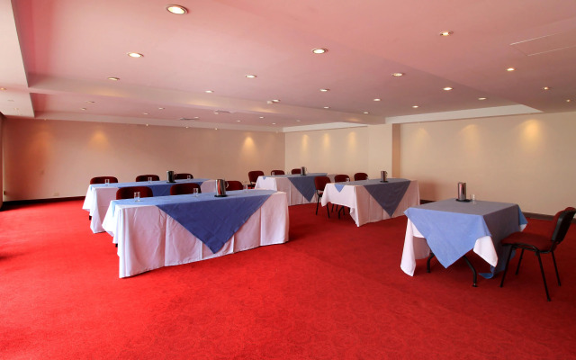 Hotel Windsor House Inn By GEH Suites