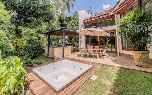 w Incredible 5BR House w Jacuzzi in El Poblado