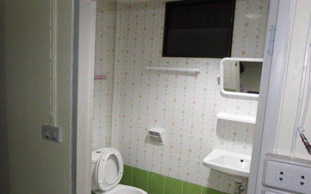 Pon-Pon & Nuan-La-Or