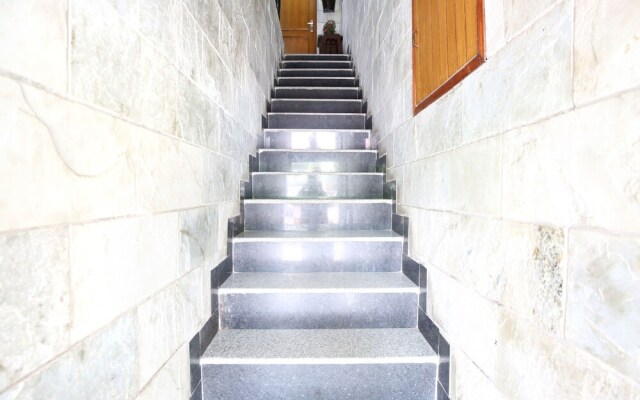 OYO 16376 Hotel Paras