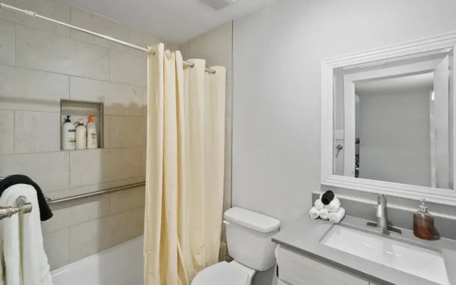 Stylish 2BR Near UT Highland Evonify