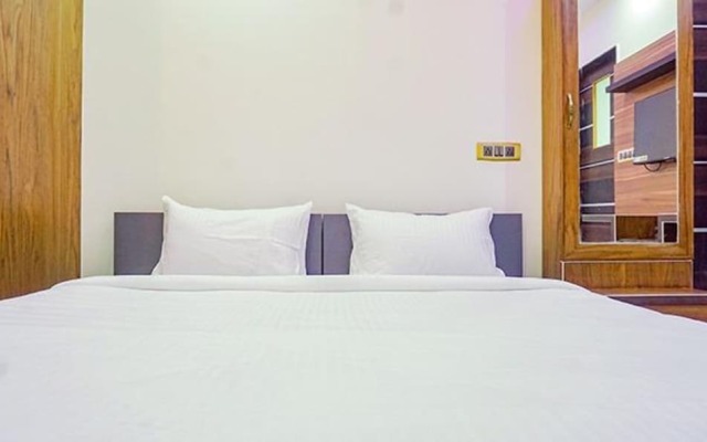 Fabhotel Classic Square