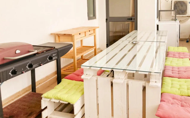 XL Central Home - Sleeps 10 people