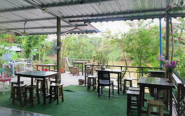 Ausgust Riverside Resort