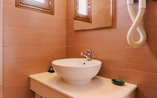 Arte Lindos Suites