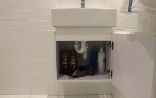 Exquisite Family Home +Parking, Close to CBD