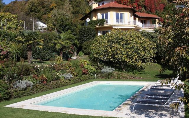 Stunning 4 bed Villa With Private Pool, Bbq, Wifi, Lake Views, Walking Distance to Restaurant