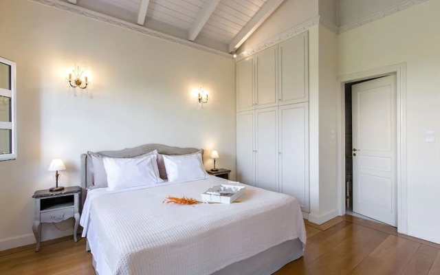 Aerides 3 Luxury Suites