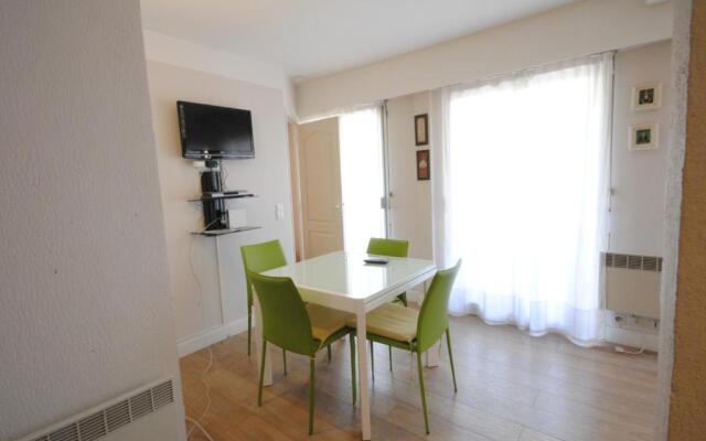 Le Palais Rouaze / Beg4012 / 2p