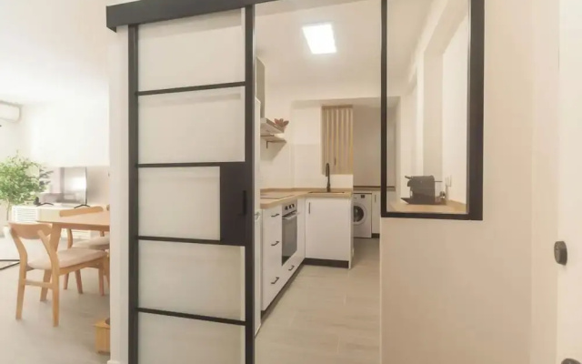 3 Bed Apt Sleep 6 - Pets, Balcony, Parking, Wifi