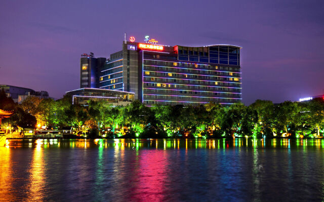 Guilin Lijiang Waterfall Hotel