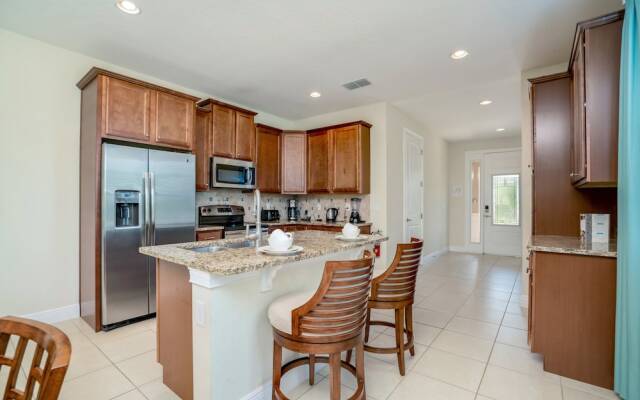 Family Friendly 8 Bed Villa with Pool & Spa