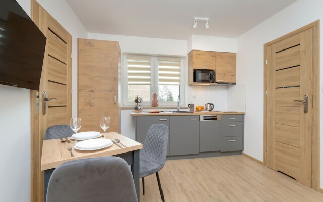 Boczna Apartment Near The Sea by Renters