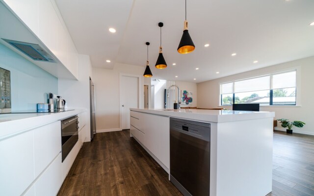 Greenlane Premium 4 Bdrm Vacation Home