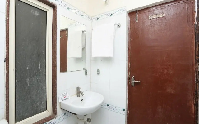 OYO 30240 Shri Radha Palace