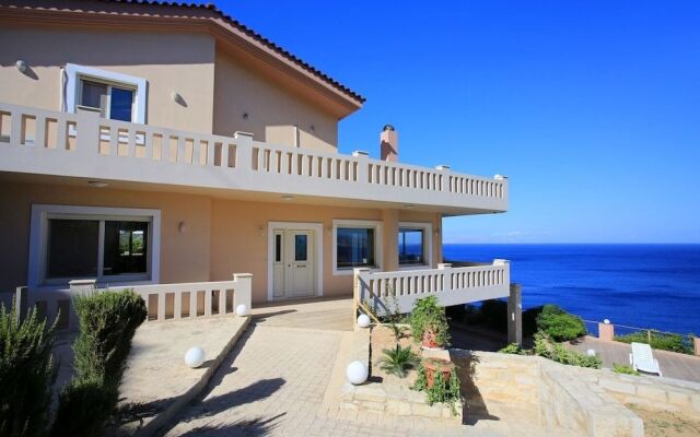 Villa Diktynna Embrace the Endless Blue