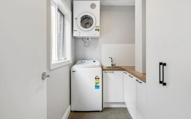 HALE KUPA Rye Beach House Spa Table Tennis