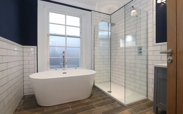 Dollar Apartments at 41