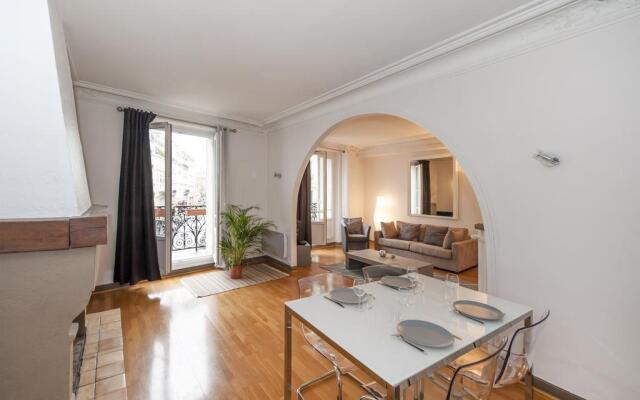 Pick a Flat - Canal Saint Martin / Yves Toudic apartment