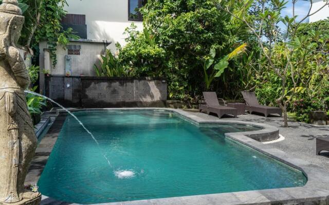 Adi Santia Bungalows