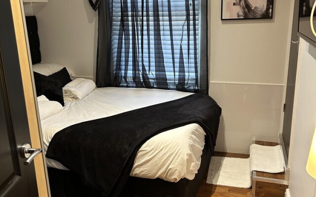 Inviting 1-bed Unit in Watford
