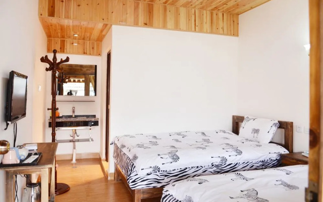 Tourist Courtyard Hotel