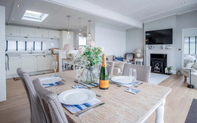 Shearwater 30 - 2 Bedroom Lodge - Summerhill