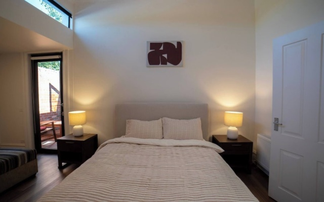 Sanctuary on Stanhope - Art & Modern Luxury – Guest Rooms – Melbourne
