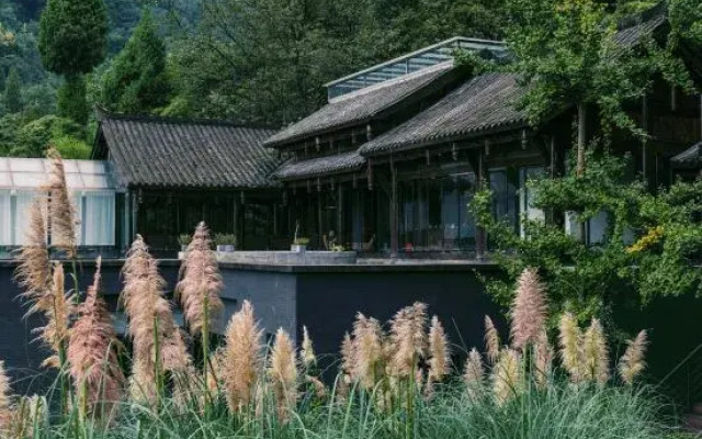 Dujiangyan Shili Mountain Jing Private Tang Hot Spring Resort Hotel (Qingchengshan Branch)