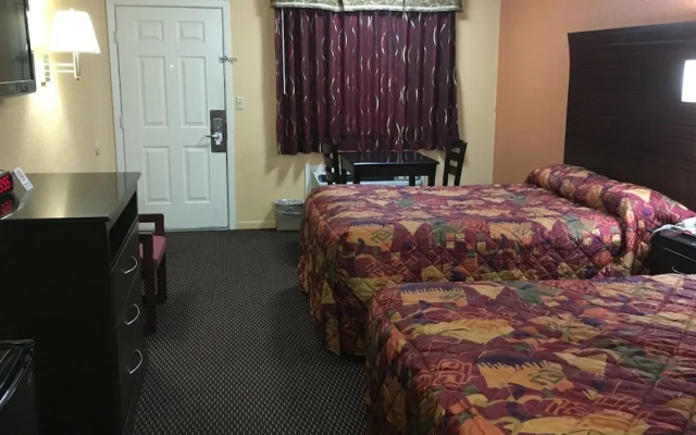 Redwood Inn and Suites