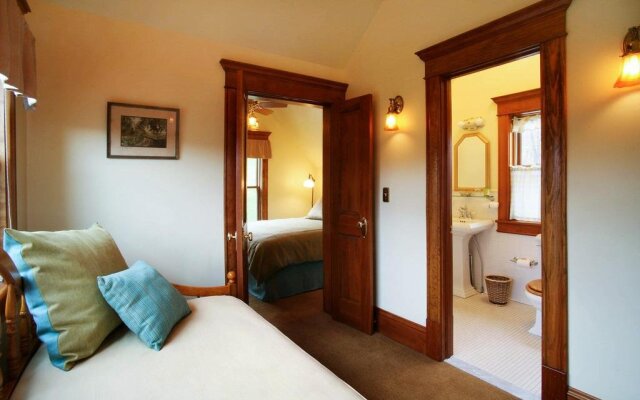 Breezy Hill Inn