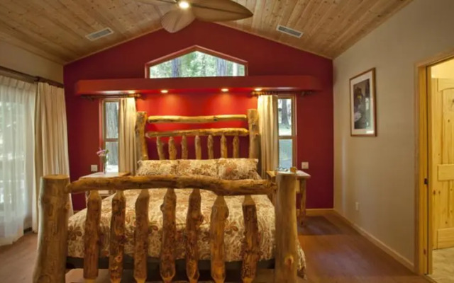 RedAwning Cabin #33A Bus Stop