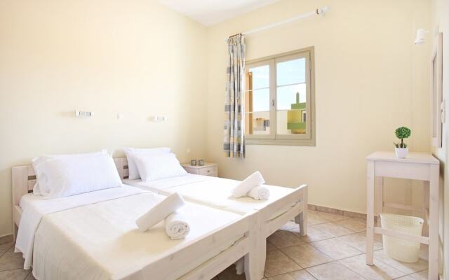 Theodosia apt Swim sunbathe beachfront