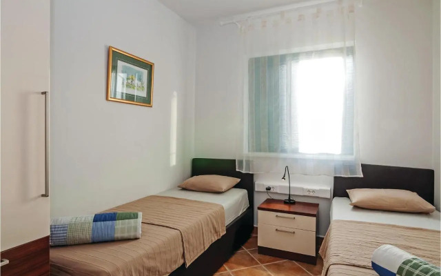 Three-Bedroom Apartment in Privlaka