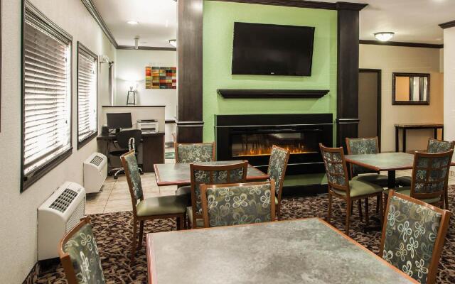 Quality Inn near I-72 and Hwy 51