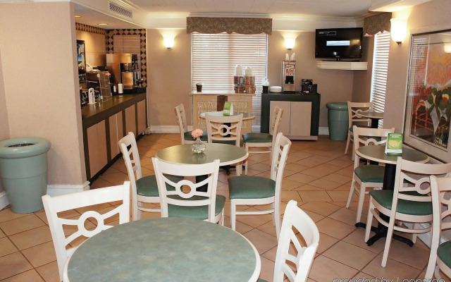 Quality Inn & Suites North Charleston - Ashley Phosphate