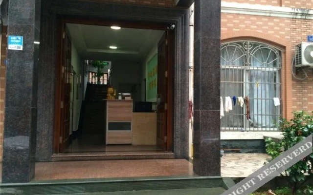 Jianyi Hotel(杭州花儿客栈（小和山地铁站店）)